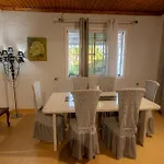 Sailinn House *